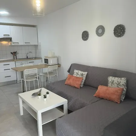 Cotillo شقة